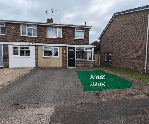Parking on Saunders Close, RH10
