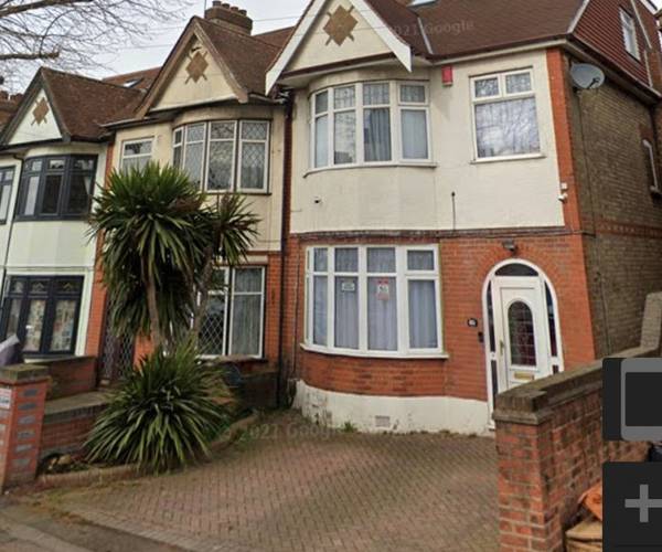 Parking on Hampton Road, E4