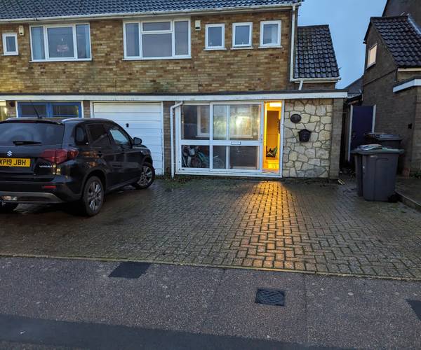 Parking on Beaconsfield, LU2
