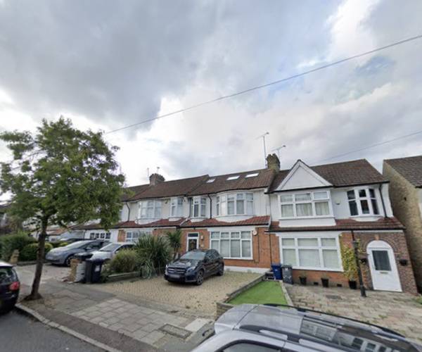 Parking on Eton Avenue, EN4