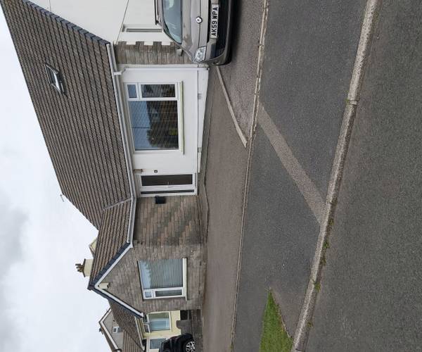 Dracaena Avenue, TR27