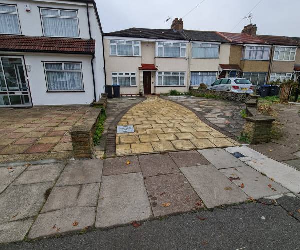 parking space on front drive in residential area for £5 per day
