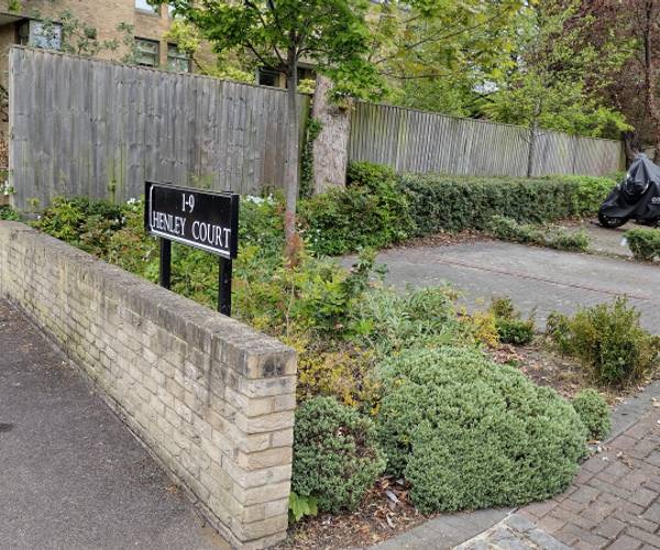 Parking on Hernes Crescent, OX2