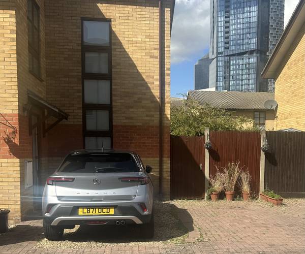 Parking on Roffey Street, E14