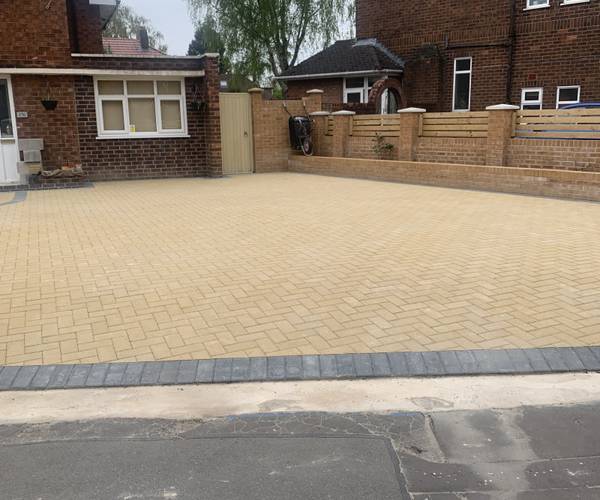 Parking on Sale Road, M23