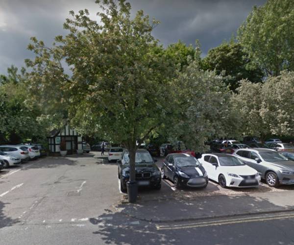 Mercure Box Hill Burford Bridge - Main Car Park