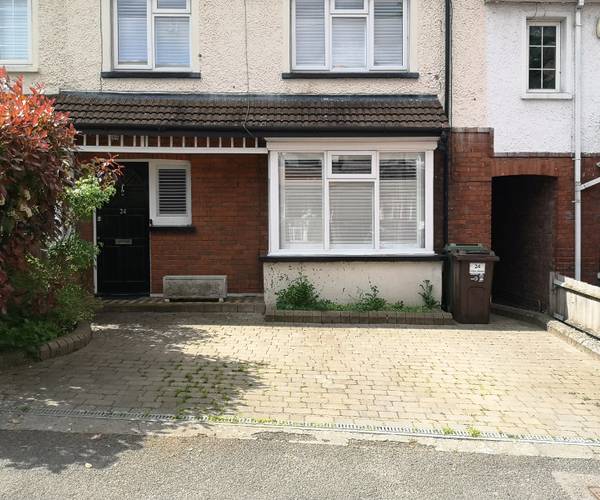 Parking on Pelton Avenue, SM2