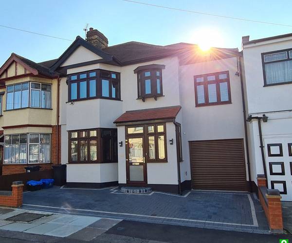Parking on Glebelands Avenue, IG2