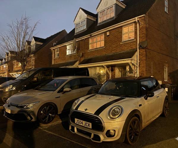 Parking on Waterside Close, B9
