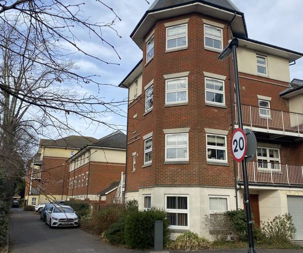 Parking on Rollesbrook Gardens, SO15