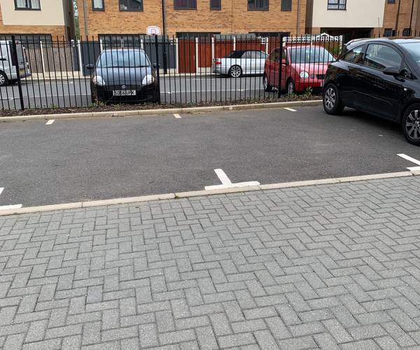 Parking on Fenlandia, MK6