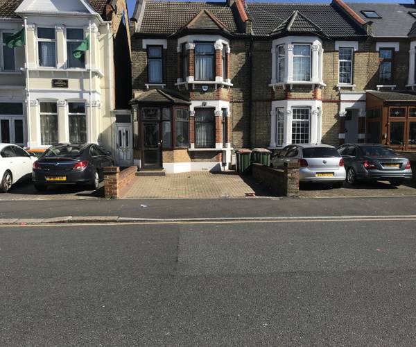 Parking on Shrewsbury Road, E7