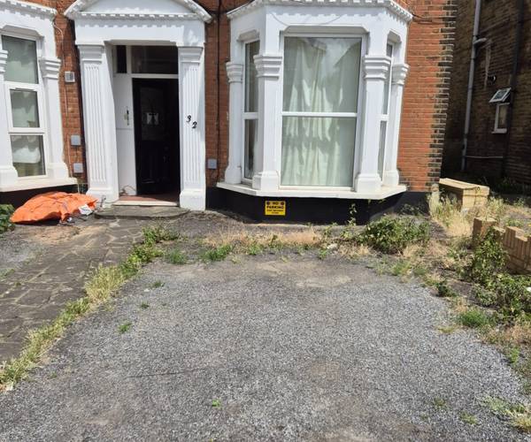 Parking on Belgrave Road, IG1