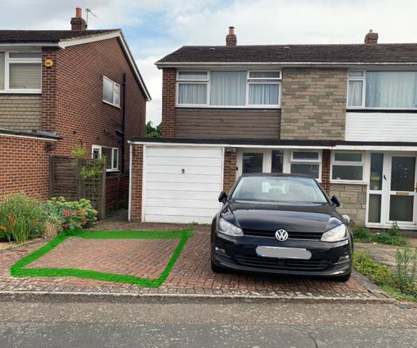 Parking on Oakdene, EN8