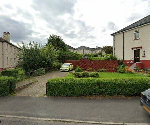 Parking on Esslemont Avenue, G14