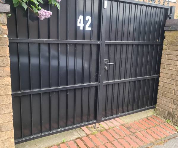 Parking on Armitage Owen Walk, M40