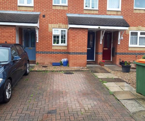 Parking on Weaver Close, E6
