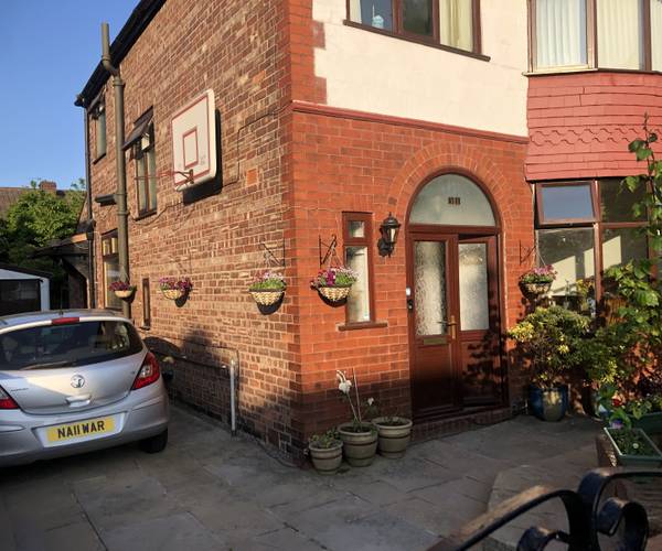Parking on Lindum Avenue, M16