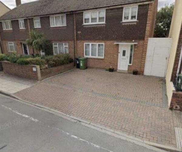 Parking on Suffolk Road, PO4
