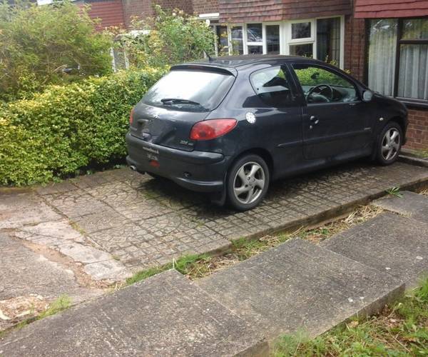 Parking on Hillcrest Way, CM16