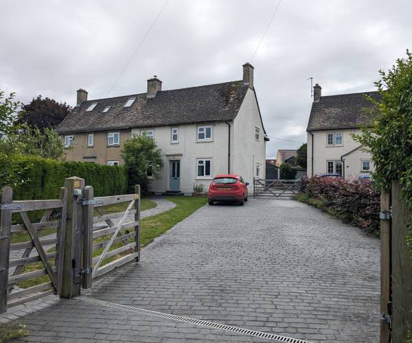 Parking on Bear Close, OX20