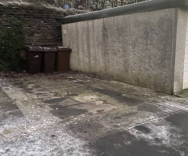 Parking on Forres Avenue, G46