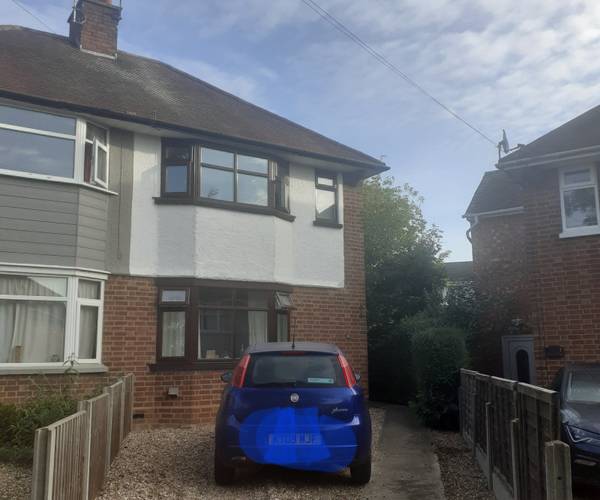 Parking on Crescent Close, LE16