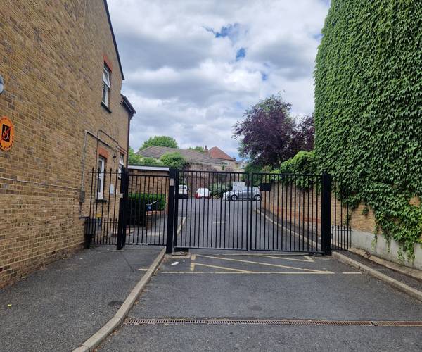 Beverley Mews, E4