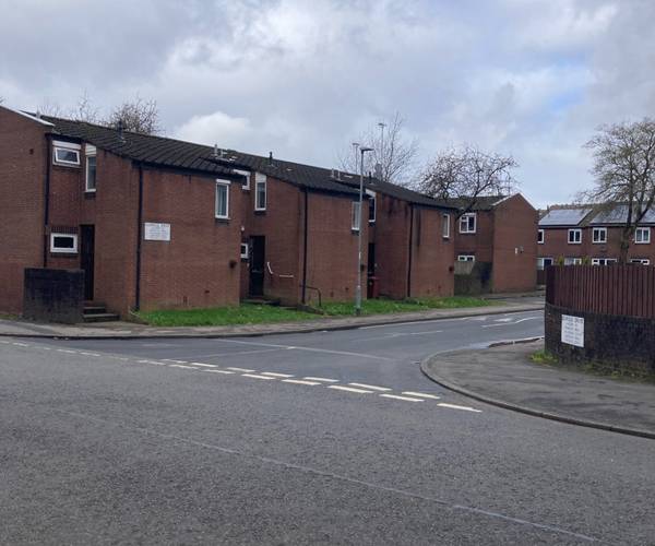 Parking on Eldridge Drive, M40