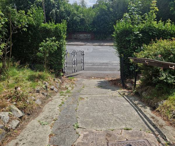 Parking on Brooklands Road, M25