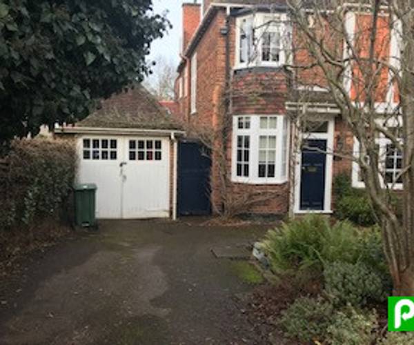 Parking on Meadowcourt Road, LE2