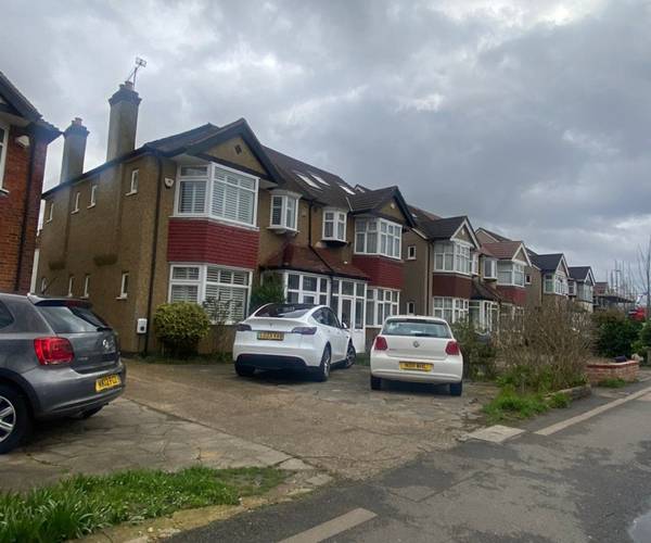 Parking on Grand Drive, SW20