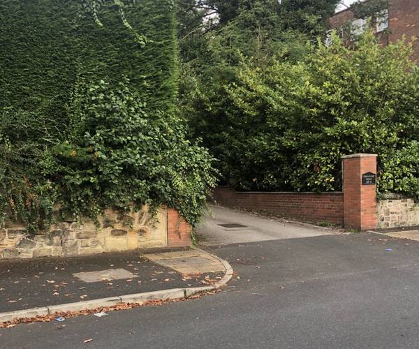 Parking on Grosvenor House Mews, M8