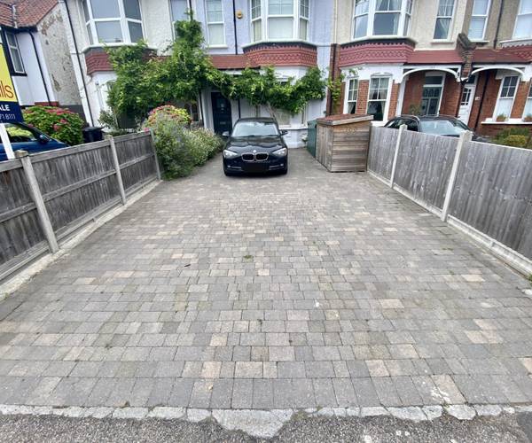 Parking on Queens Road, SW19
