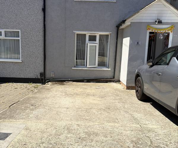 Parking on Aveley Road, RM1