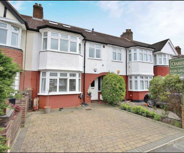 Parking on Teesdale Gardens, TW7