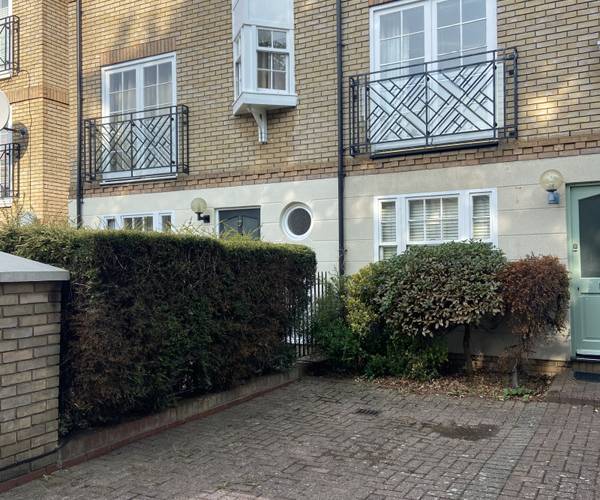 Parking on Cornwallis Square, N19