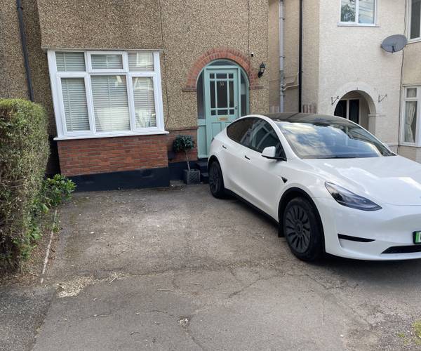 Parking on Warley Mount, CM14