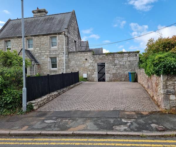 The Village, LL18