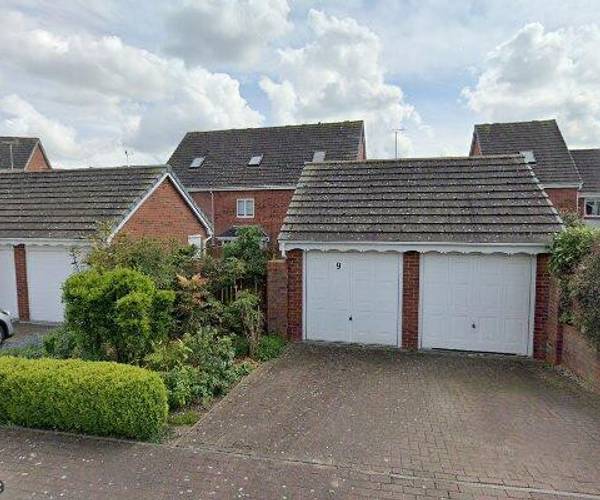 Private Driveway to let in Nantwich