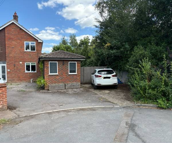 Parking on Fairfield Drive, RH4