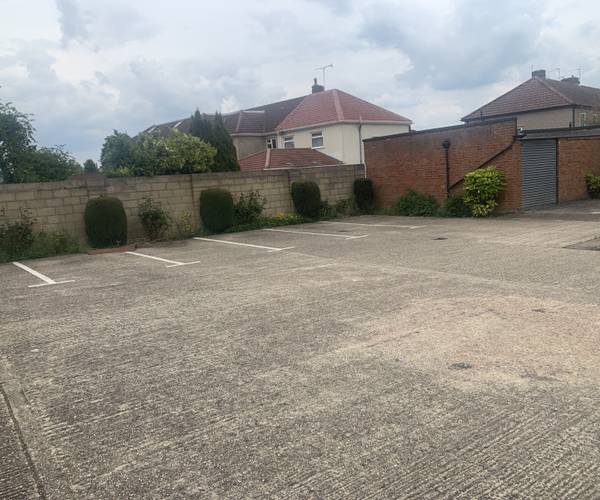 Parking on Oatlands Drive, SL1