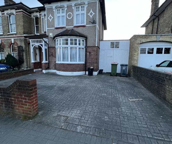 Parking on Forest Drive, E12