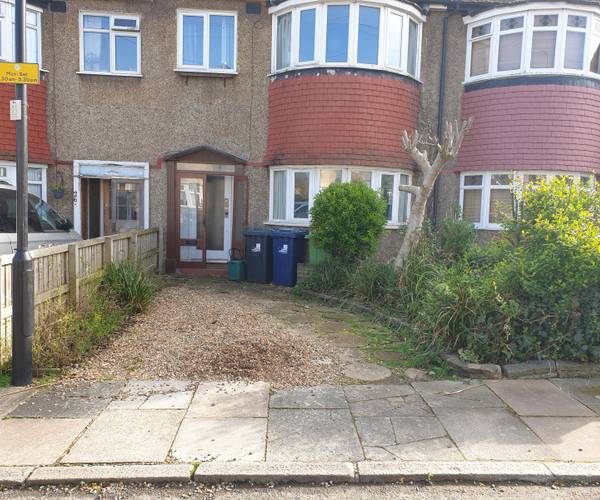 Parking on Blackmore Avenue, UB1