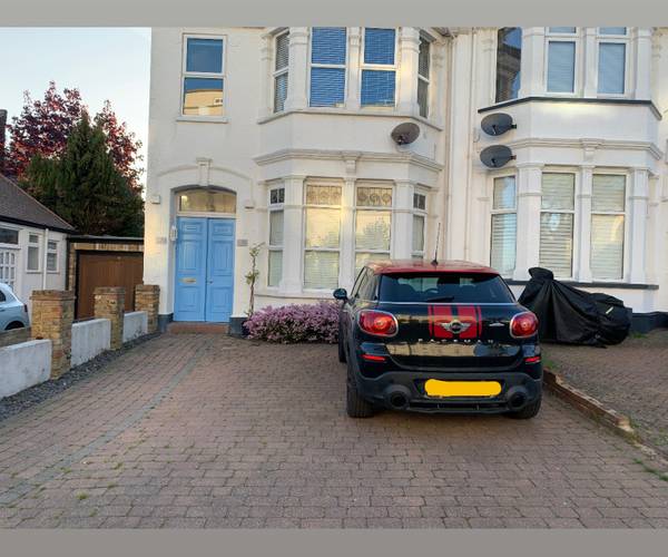 Parking on Seaforth Road, SS0