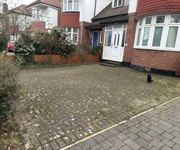 Parking on Crown Lane, N14