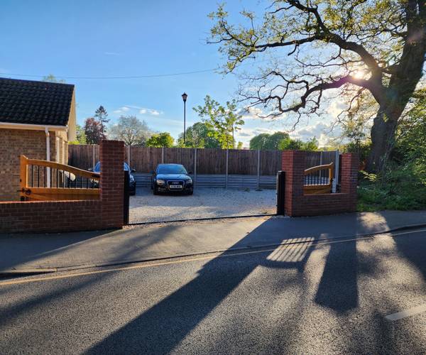 White Rose Lane, GU22