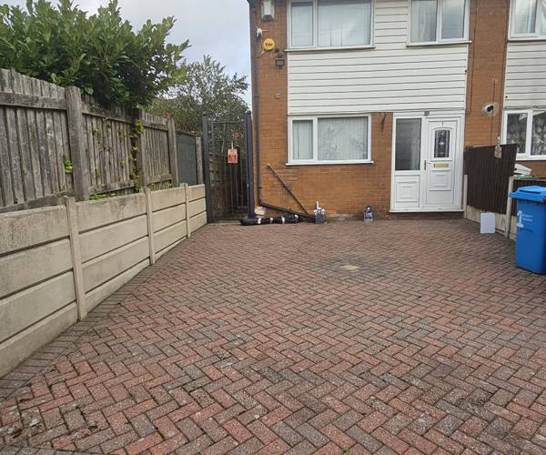 Parking on Mabel Street, M40
