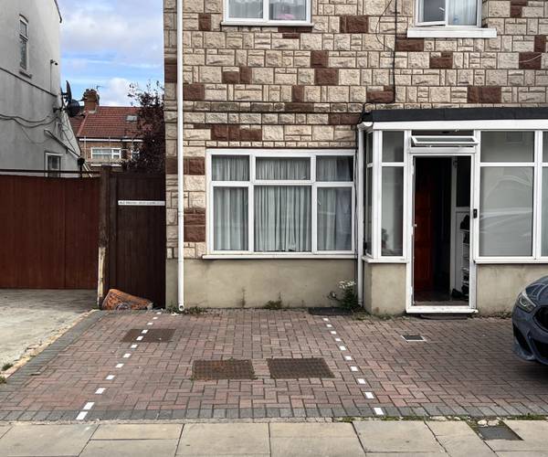 Parking on Dane Road, UB1
