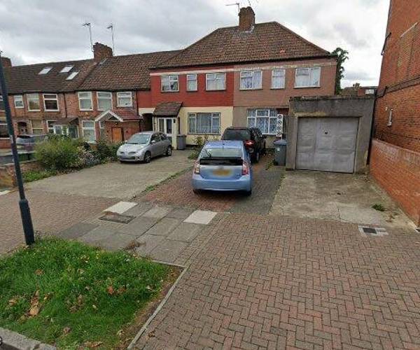 Parking on Vivian Avenue, HA9
